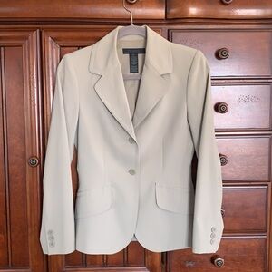 THE LIMITED BEAUTIFUL BLAZER 🎄🎄Size XS.. (Stretchy) LINED Tope colored BLAZER